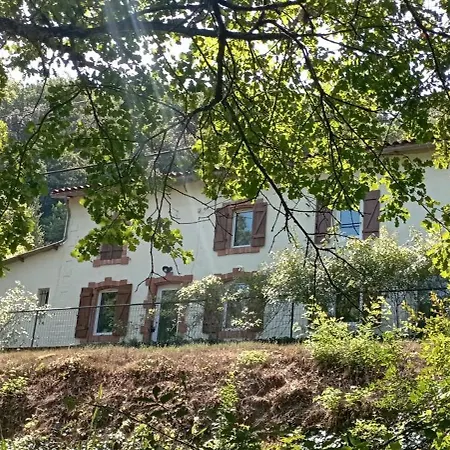 Oda ve Kahvaltı D'hotes Carbounieros *